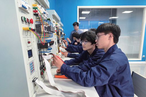 弘途高级技工学校 聚焦电子商务技术服务，培养数字时代技能人才