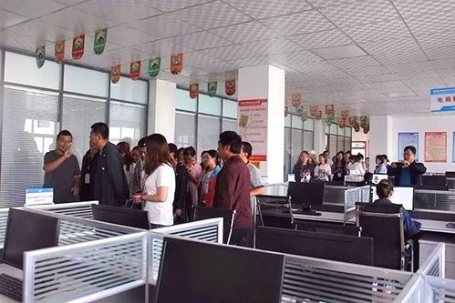 夏河县电商产业扶贫新篇章 电商新星培养计划观摩团莅临我中心考察电子商务技术服务